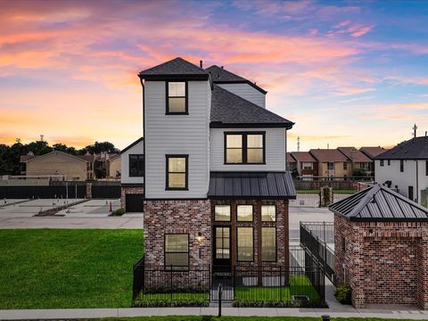 Photo of 9211 Fort George Street, Houston, TX 77063 (MLS # 40258912)