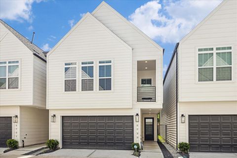 Photo of 5723 White Magnolia Street, Houston, TX 77091 (MLS # 49937368)