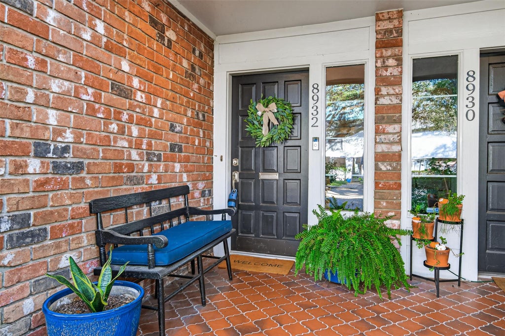 Photo of 8932 Chatsworth Drive #8932, Houston, TX 77024 (MLS # 5512531)