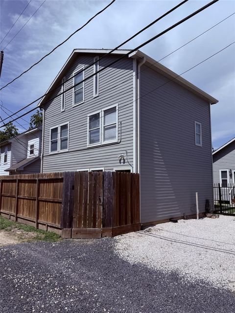 Apartment For Rent - 1105 Tulane Street #B<br/> Houston, TX 77008