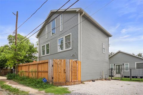 Photo of 1105 Tulane Street #B, Houston, TX 77008 (MLS # 56320404)