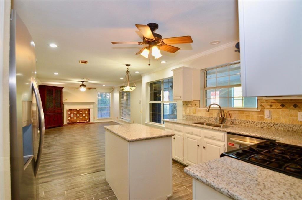 1114 Knoll Crest Court