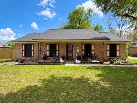 Photo of 7109 Beechwood Drive, Angleton, TX 77515 (MLS # 56513309)