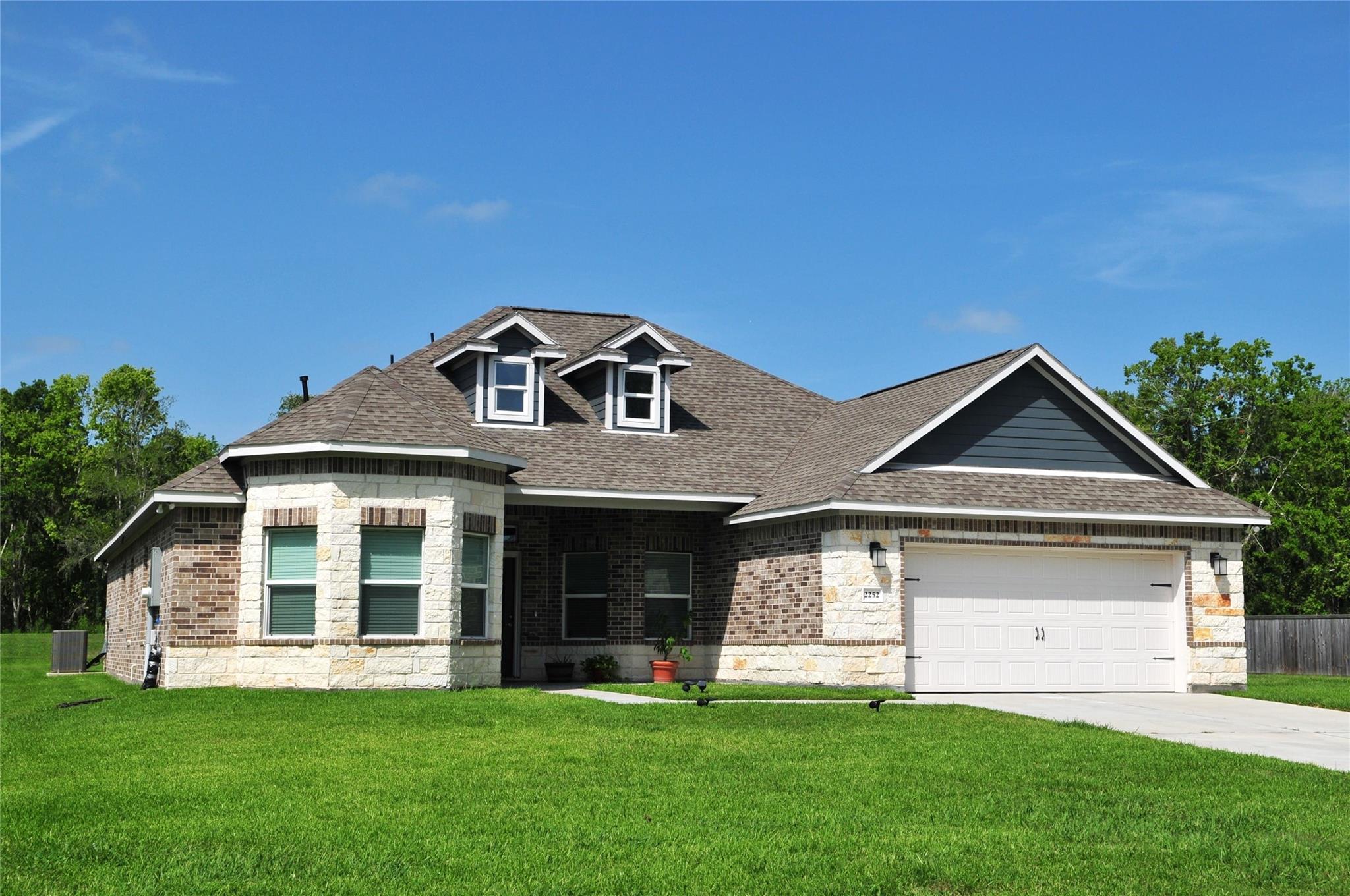 2252 Ridgewood Drive