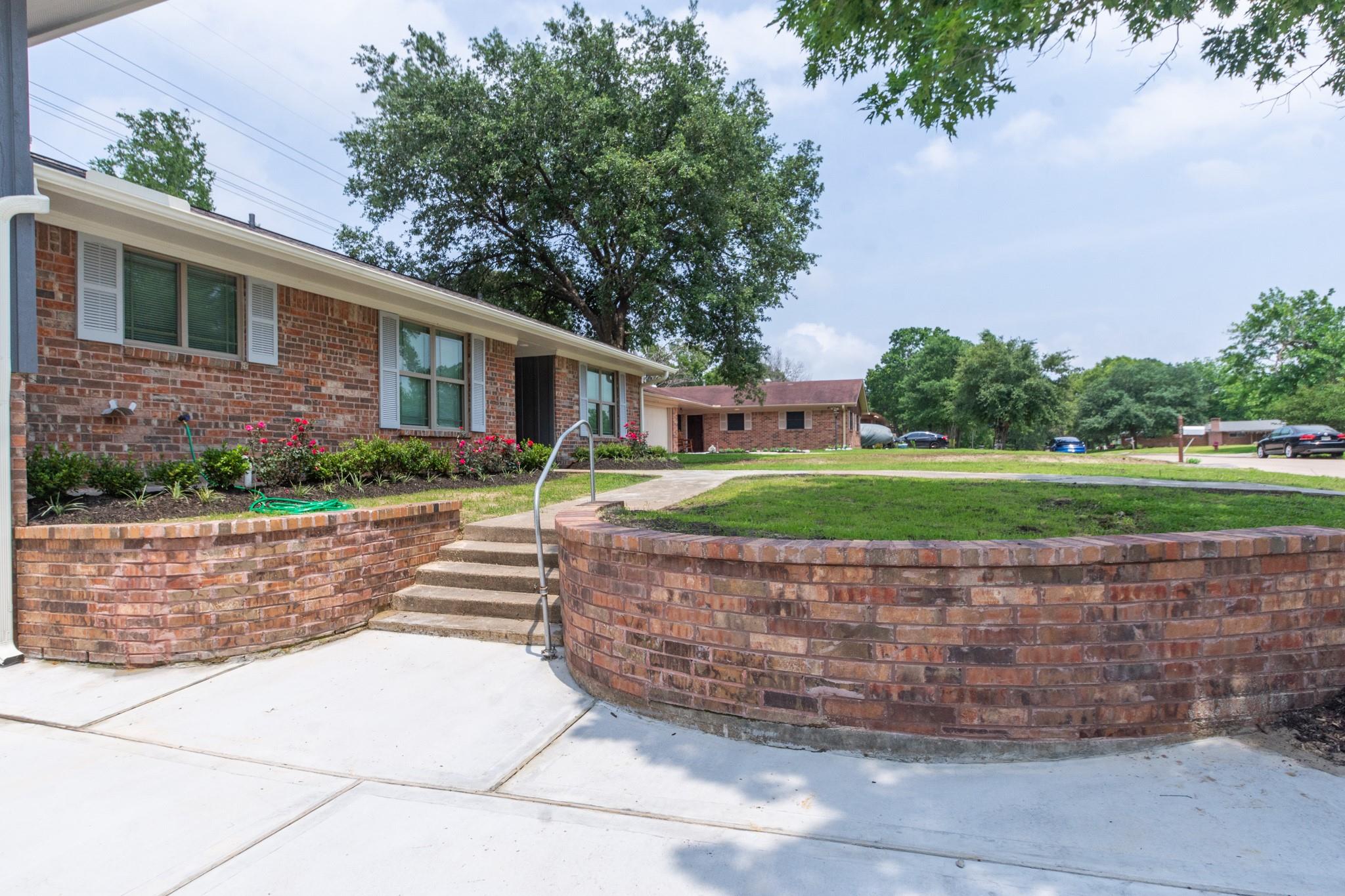 606 Scenic Drive