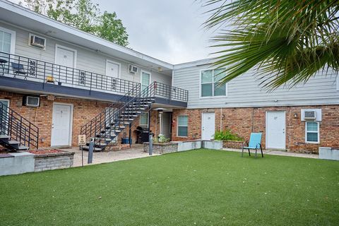 Photo of 1419 Hawthorne #29, Houston, TX 77006 (MLS # 95668196)