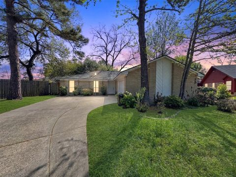 Homes For Sale - 7315 Foxside Lane<br/> Humble, TX 77338