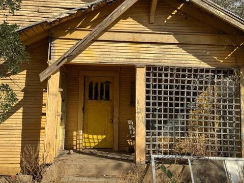 Homes For Sale - 609 N Avenue O<br/> Dawson County, Lamesa, TX 79331