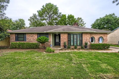 Photo of 11007 Ensbrook Drive, Houston, TX 77099 (MLS # 43834564)