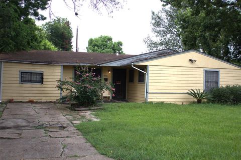 Photo of 5417 Flamingo Drive, Houston, TX 77033 (MLS # 74412207)