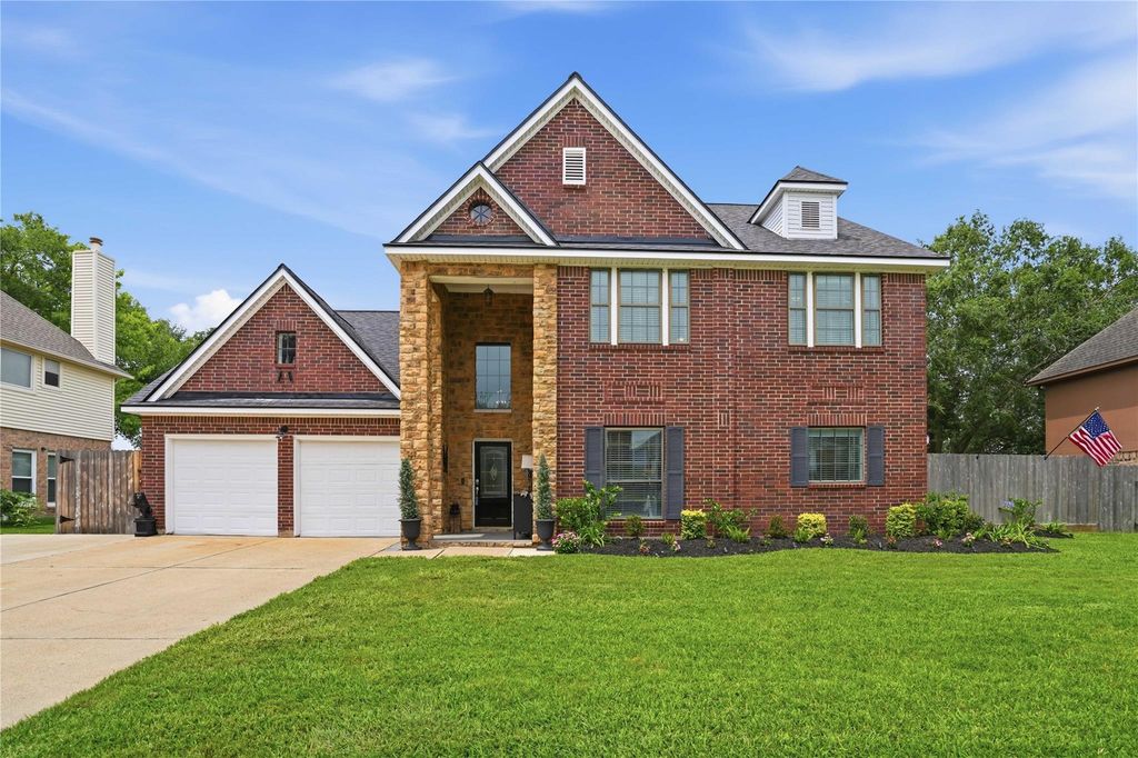 Photo of 1501 W Castlewood Avenue, Friendswood, TX 77546 (MLS # 55567335)