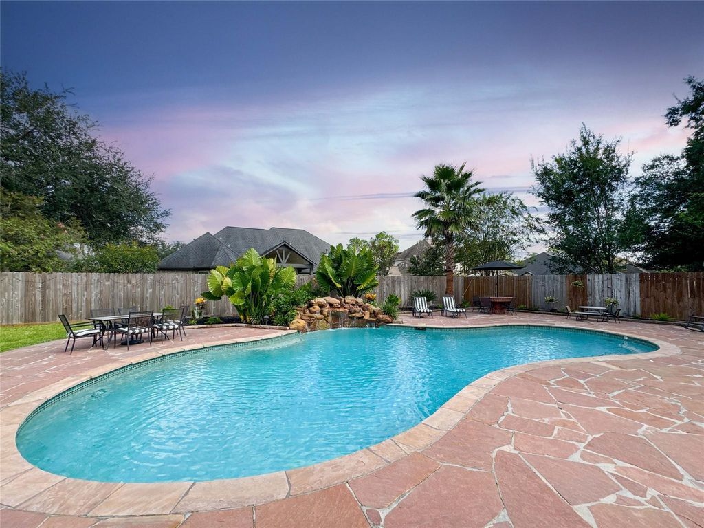 Photo of 1501 W Castlewood Avenue, Friendswood, TX 77546 (MLS # 55567335)