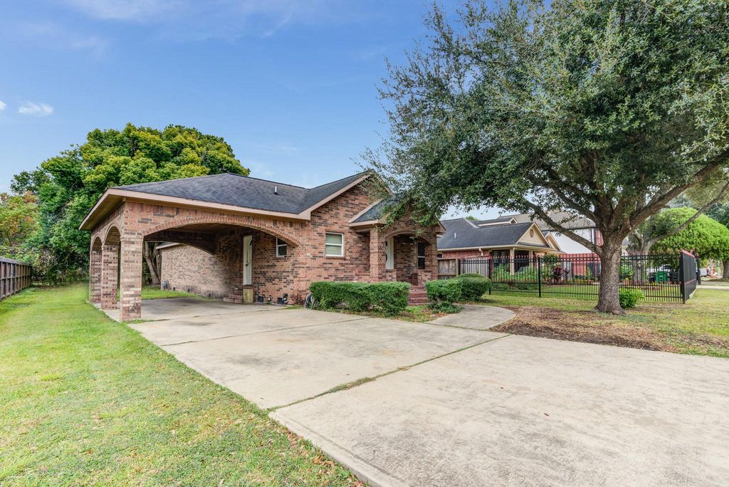 Photo of 8123 Tareyton Lane, Houston, TX 77075 (MLS # 79593795)
