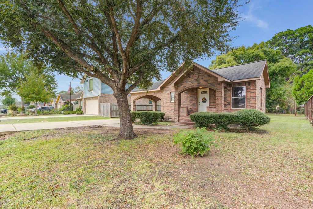 Photo of 8123 Tareyton Lane, Houston, TX 77075 (MLS # 79593795)