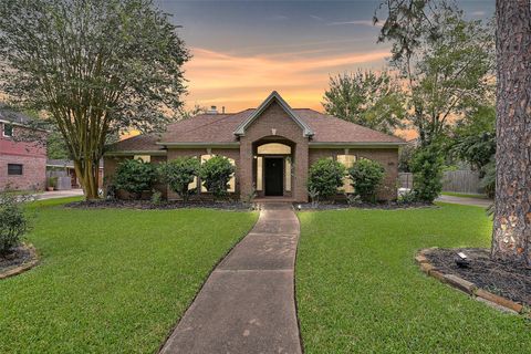 Photo of 1606 Falcon Ridge Boulevard, Friendswood, TX 77546 (MLS # 9482636)