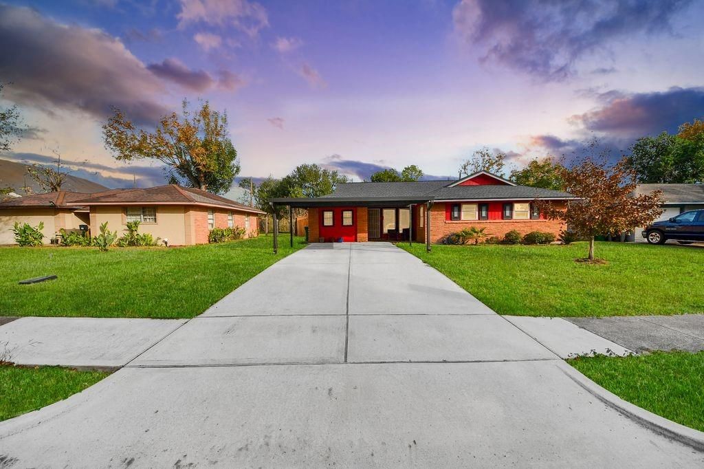 Photo of 2914 Dragonwick Drive, Houston, TX 77045 (MLS # 56354554)