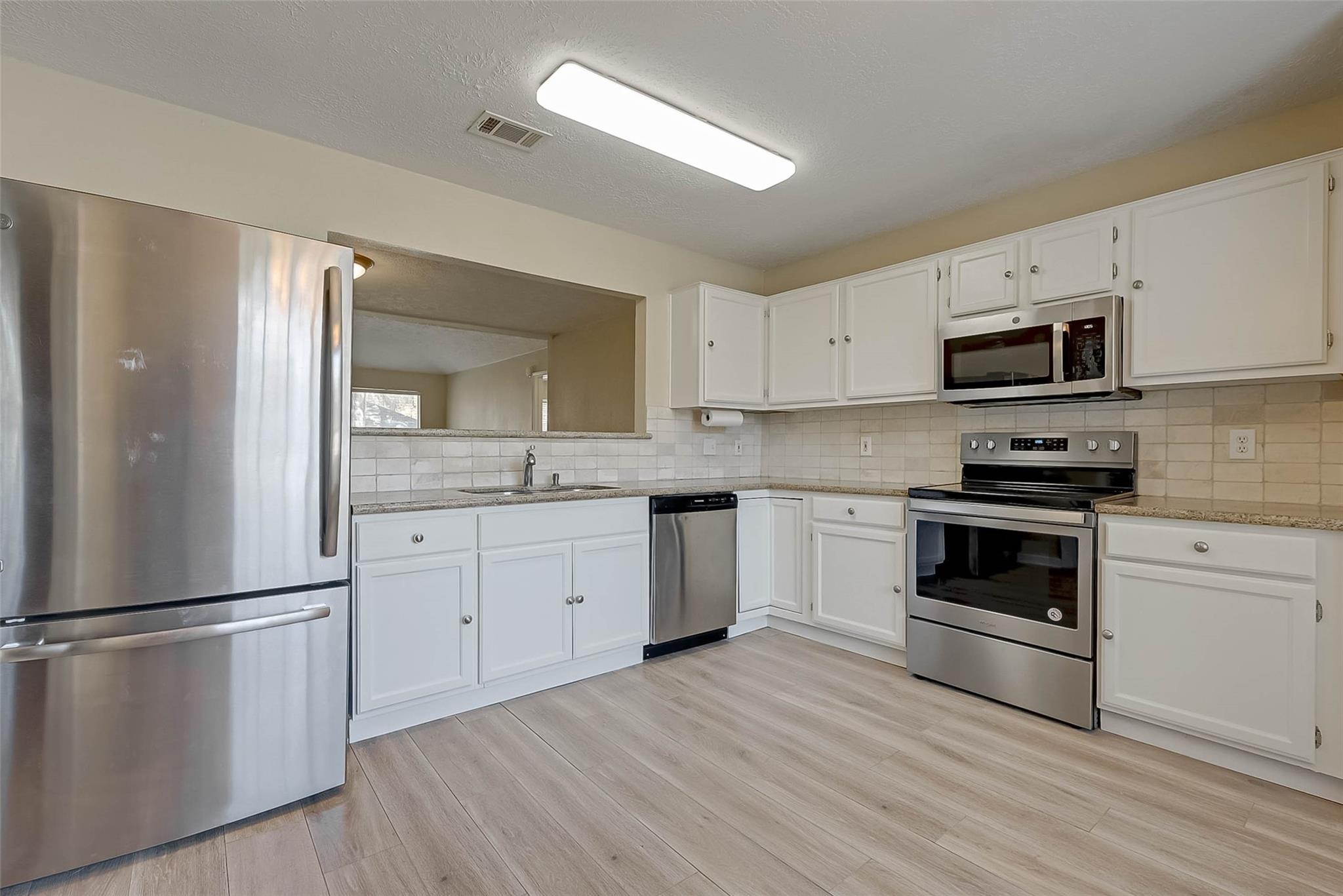 2928 Laurelridge