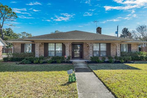 Photo of 5711 Darnell Street, Houston, TX 77096 (MLS # 44182066)