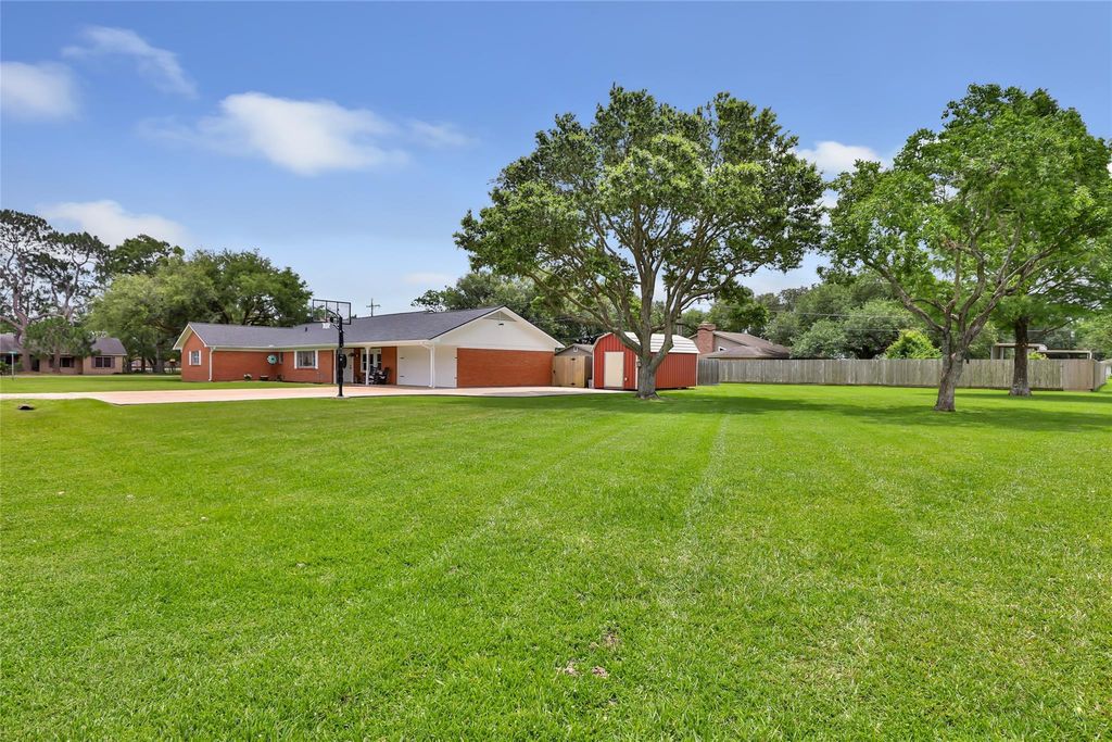 Photo of 106 Lynn Street Street, Anahuac, TX 77514 (MLS # 27809352)