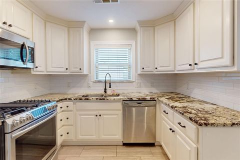 Photo of 5850 Braesheather Drive, Houston, TX 77096 (MLS # 10596762)