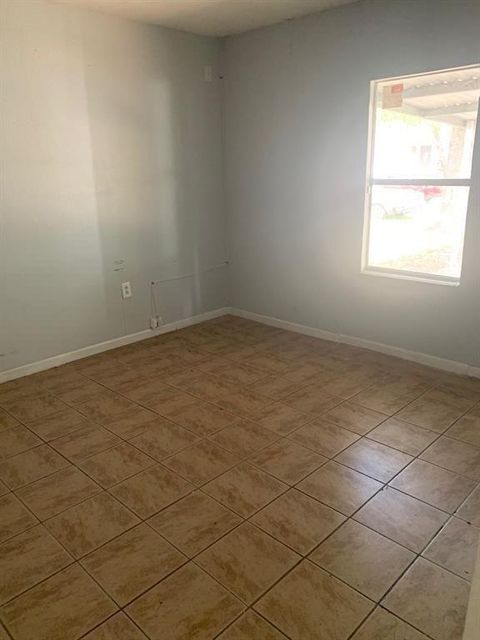 Tiny photo for 5818 Westover Street, Houston, TX 77033 (MLS # 16342262)