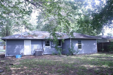 Photo of 5818 Westover Street, Houston, TX 77033 (MLS # 16342262)