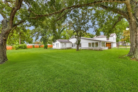 Photo of 100 N Mattson Street, West Columbia, TX 77486 (MLS # 55037398)