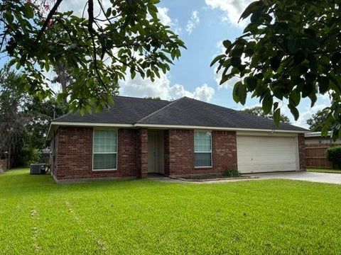 Photo of 910 Old Angleton Road, Clute, TX 77531 (MLS # 70313025)