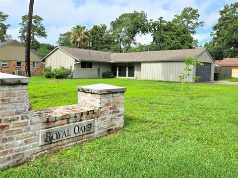 Photo of 1763 Maux Drive, Houston, TX 77043 (MLS # 65864347)