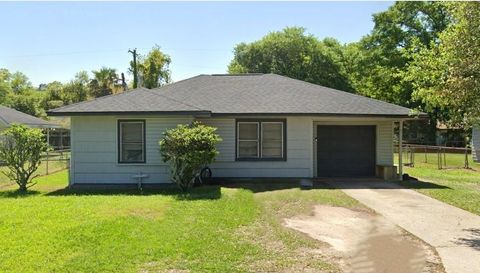 Photo of 409 Bridal Wreath Avenue, Orange, TX 77630 (MLS # 68004382)