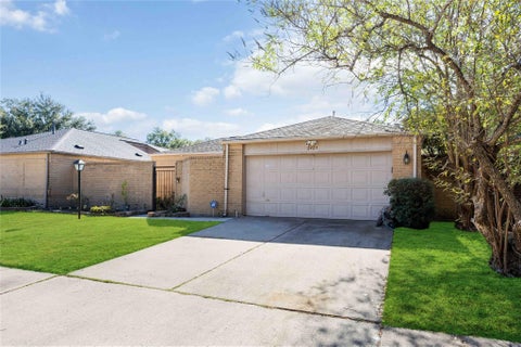 Photo of 2423 Prides Crossing Road, Houston, TX 77067 (MLS # 71765541)
