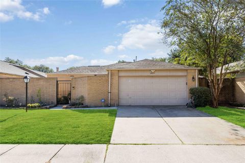 Photo of 2423 Prides Crossing Road, Houston, TX 77067 (MLS # 71765541)