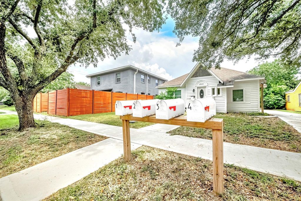 Photo of 1511 Scharpe Street Street, Houston, TX 77023 (MLS # 80163618)