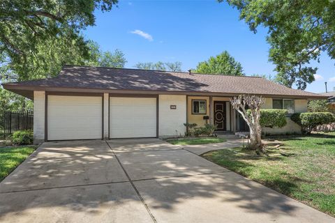 Photo of 1927 Ramada Drive, Houston, TX 77062 (MLS # 26095717)