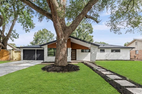 Photo of 5438 Wigton Drive, Houston, TX 77096 (MLS # 84583978)