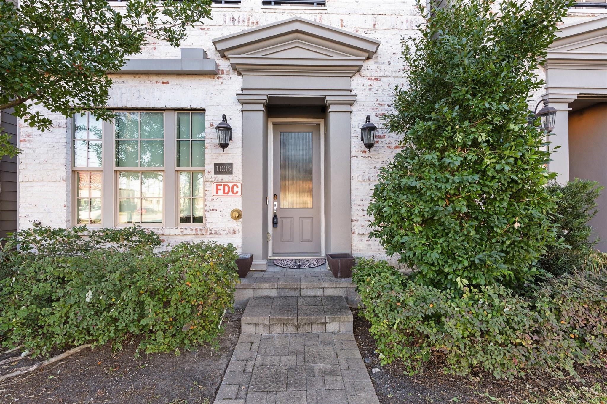 1005 Saint Charles Street