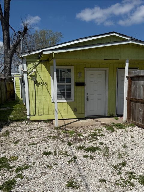 Photo of 4315 Chapman Street, Houston, TX 77009 (MLS # 49736270)