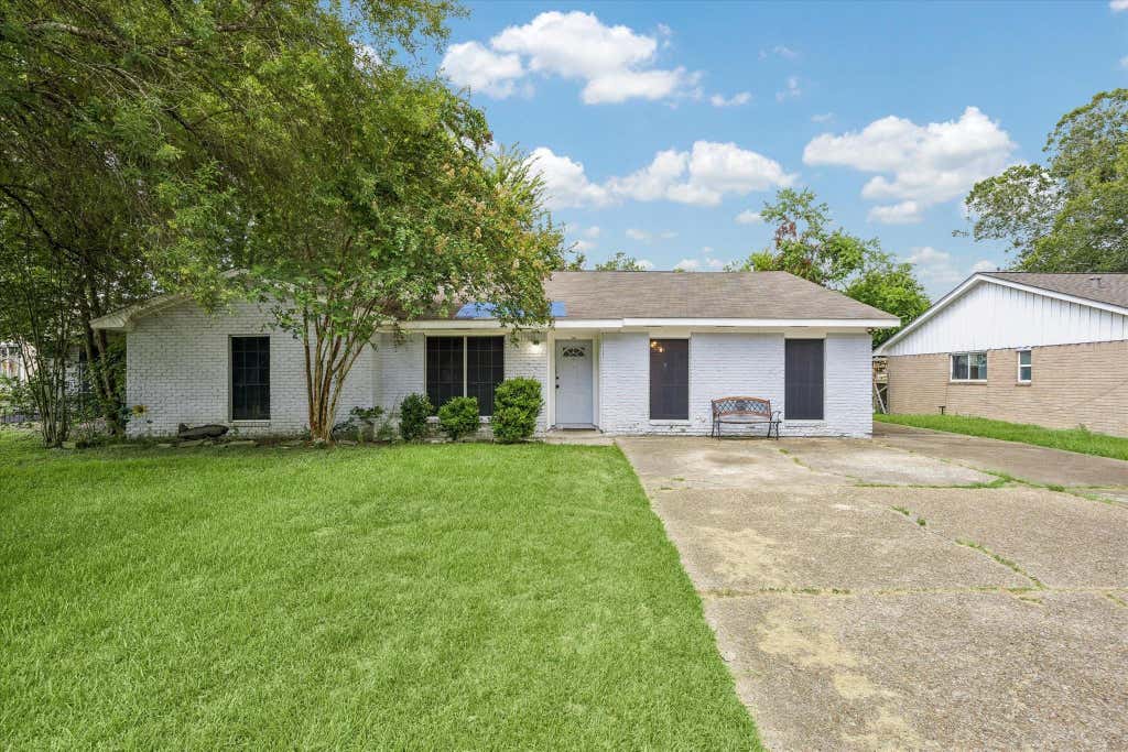 Photo of 118 E Highland Terrace, League City, TX 77573 (MLS # 8054810)