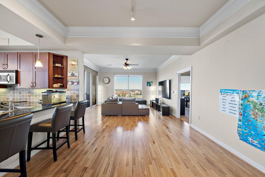 Photo of 3333 Allen Parkway #1309, Houston, TX 77019 (MLS # 45062722)