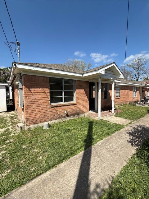Photo of 1311 Malvern Street, Houston, TX 77009 (MLS # 85693676)