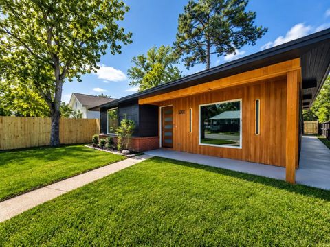 Photo of 5002 Park Drive, Houston, TX 77023 (MLS # 72665743)