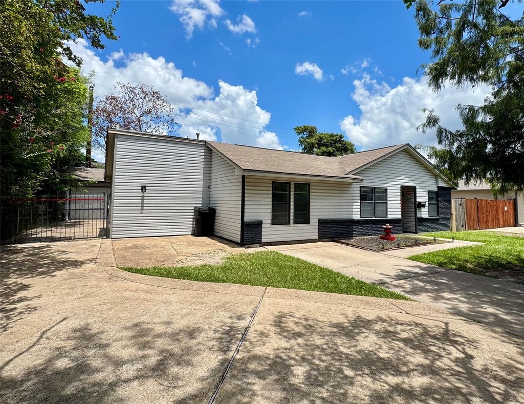 Photo of 6018 W 43rd Street, Houston, TX 77092 (MLS # 36790910)