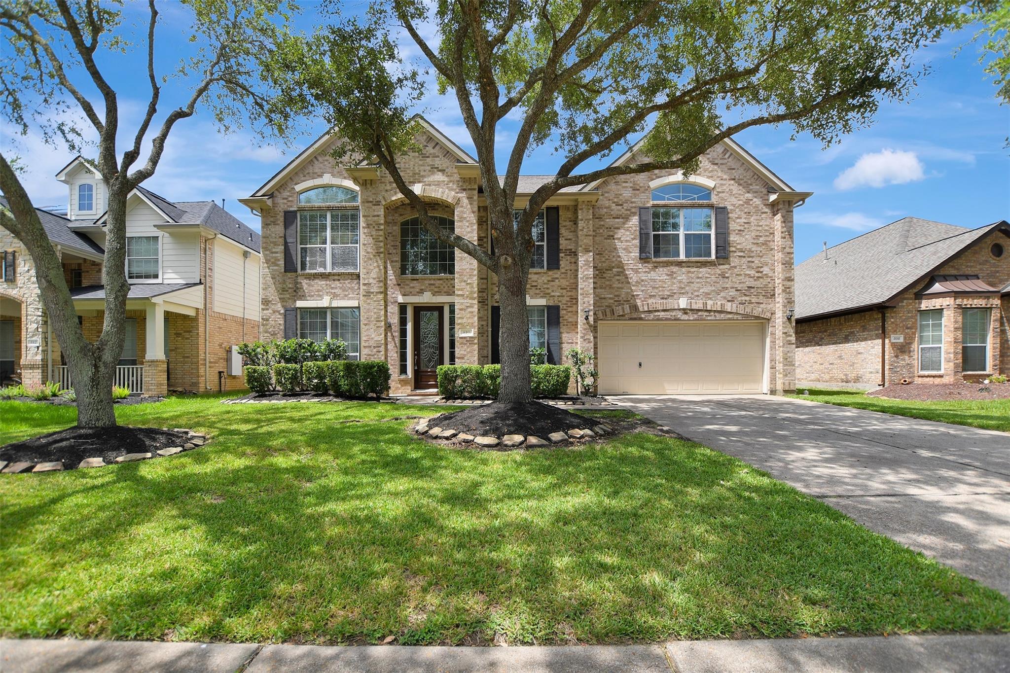 810 Almond Pointe