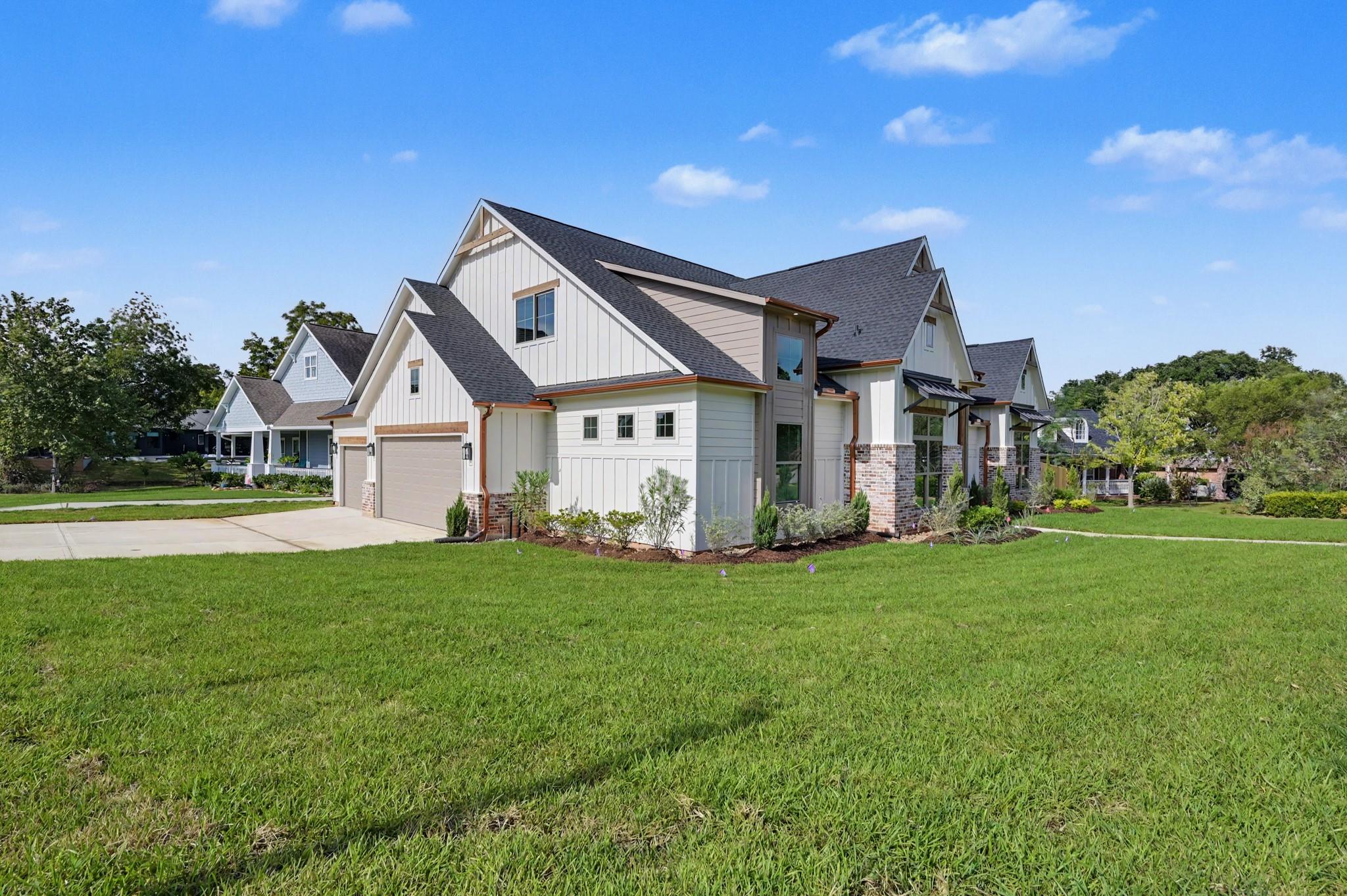 5442 Edgewater Court