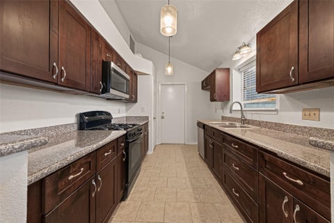 Photo of 2714 S Brompton Drive, Pearland, TX 77584 (MLS # 56776061)