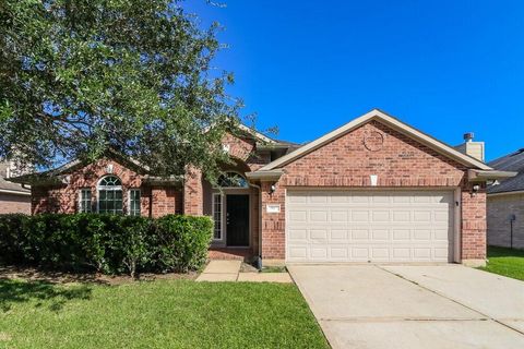 Photo of 2017 Sandy Bank Lane, Pearland, TX 77581 (MLS # 26821814)