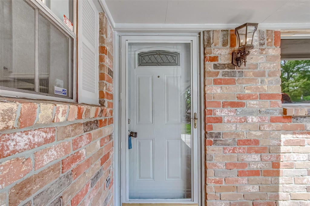 Photo of 2323 Tinechester Drive, Houston, TX 77339 (MLS # 84045573)