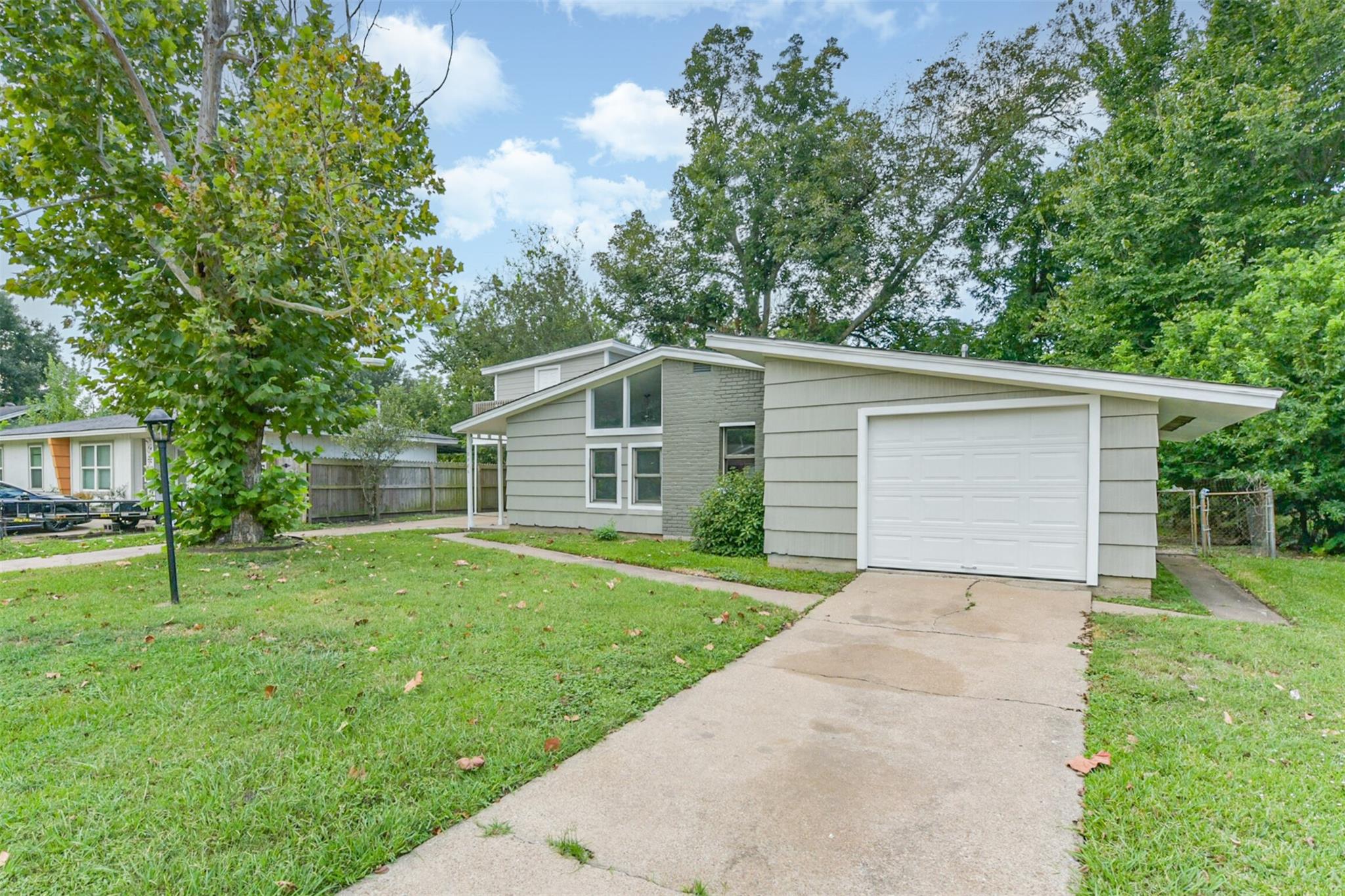 Houston, Texas 77075, United States, 4 Bedrooms Bedrooms, ,2 BathroomsBathrooms,Residential,Active,221146