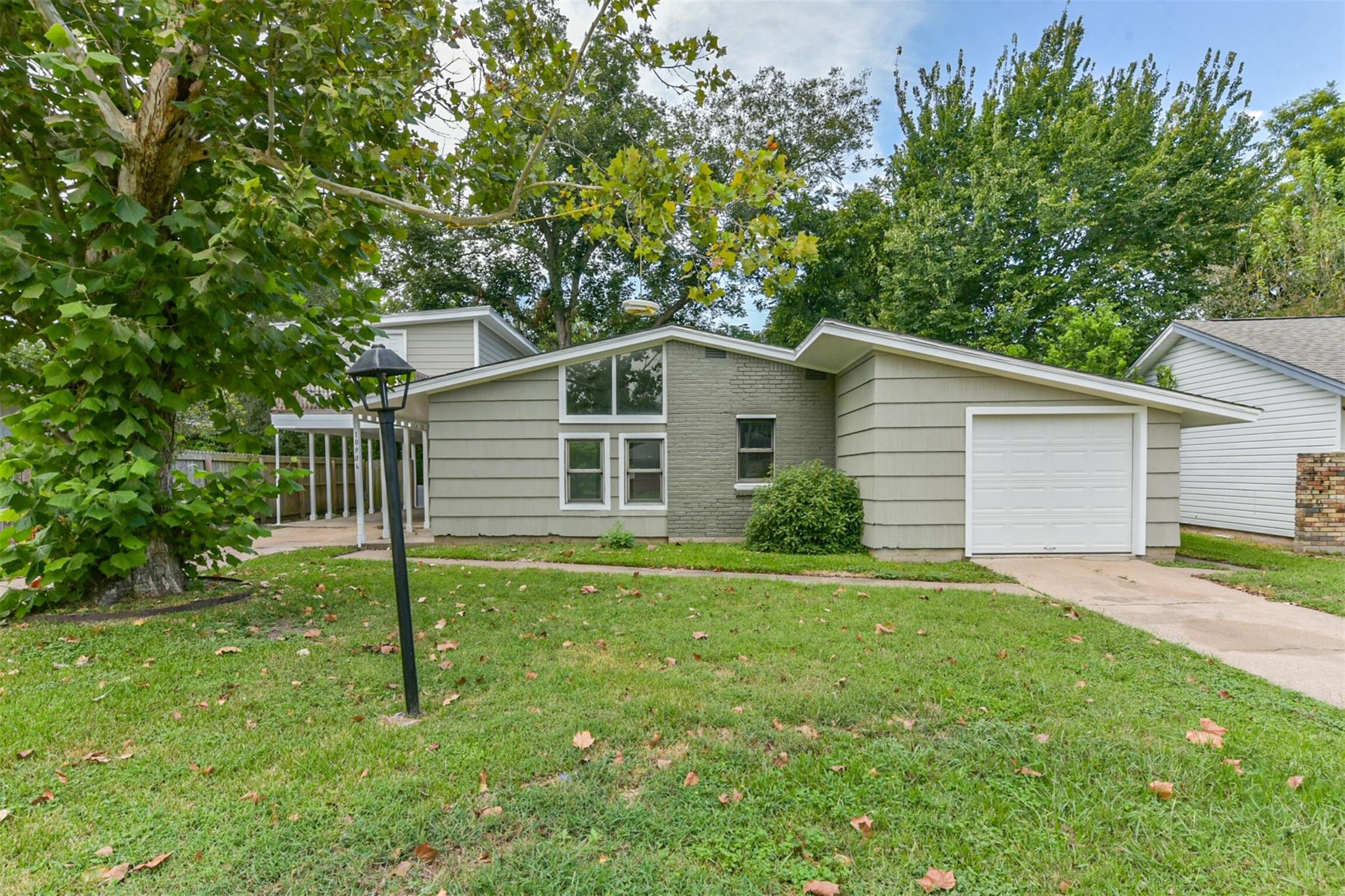 Houston, Texas 77075, United States, 4 Bedrooms Bedrooms, ,2 BathroomsBathrooms,Residential,Active,221146