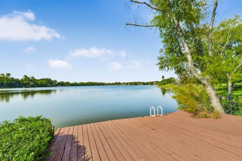 Photo of 9902 Autumn Lake Trail, Pearland, TX 77584 (MLS # 83831911)